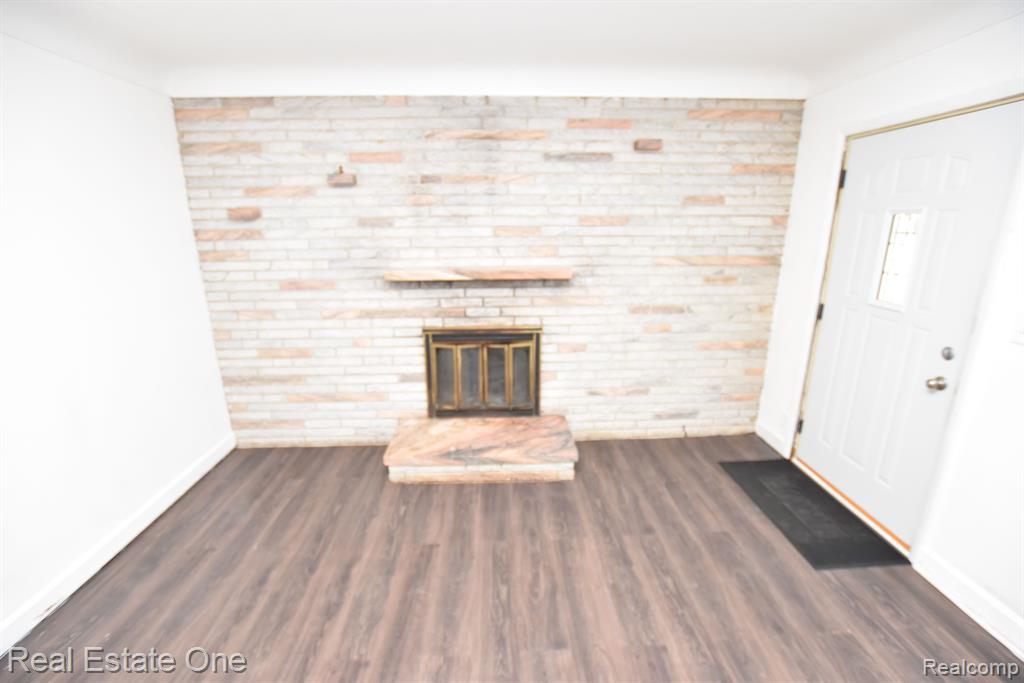 2439 Coldwater Road Flint, MI 48505 - Photo 10 of 18