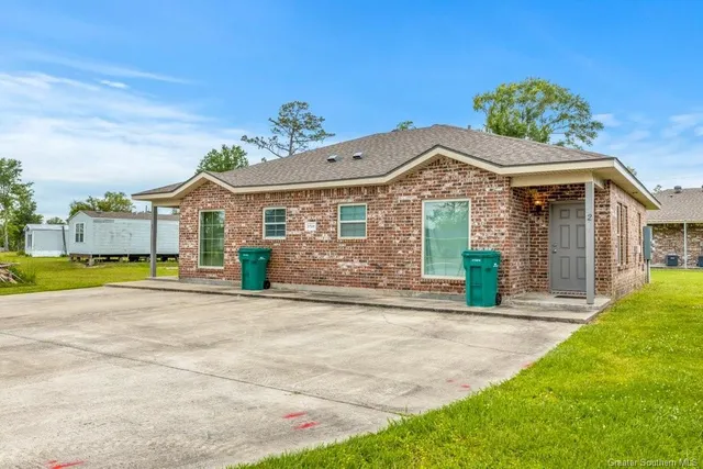 $1,200,000 | 2725 Smith Ferry Road, Westlake, LA 70669