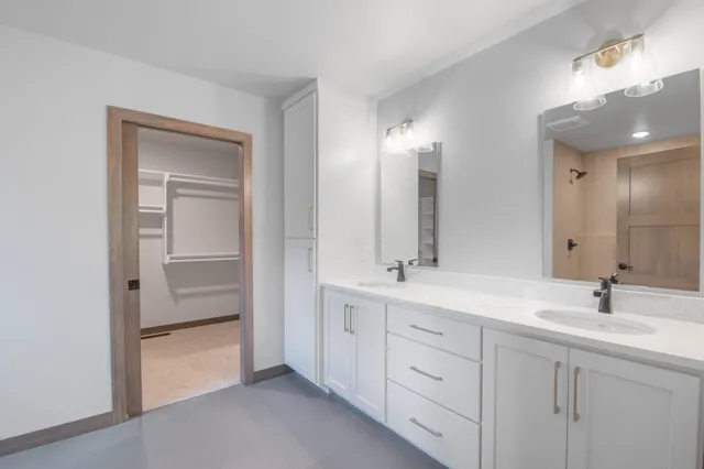 $649,900 | 3275 Evening Star Drive, Green Bay, WI 54311