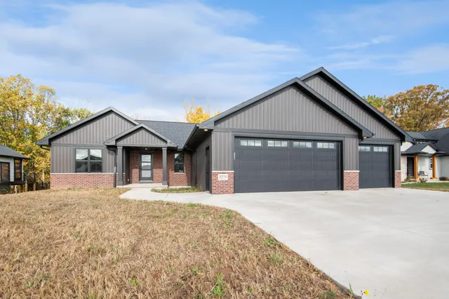 $649,900 | 3275 Evening Star Drive, Green Bay, WI 54311