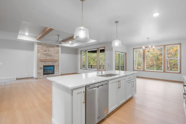 $649,900 | 3275 Evening Star Drive, Green Bay, WI 54311