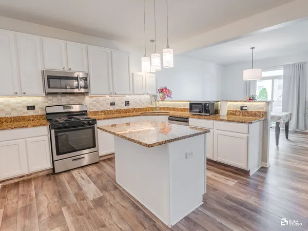 $421,000 | 424 Grape Vine Trail, Oswego, IL 60543