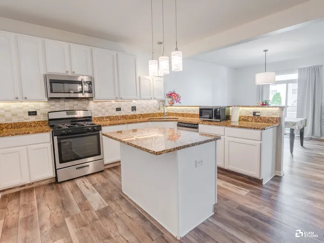 $421,000 | 424 Grape Vine Trail, Oswego, IL 60543