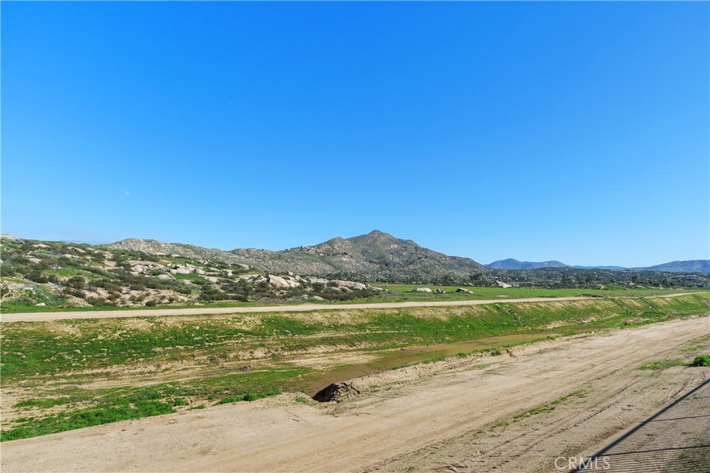 3056 Eveningcloud Street Hemet, CA 92543 - Photo 29 of 48 a view of an ocean view and mountain view