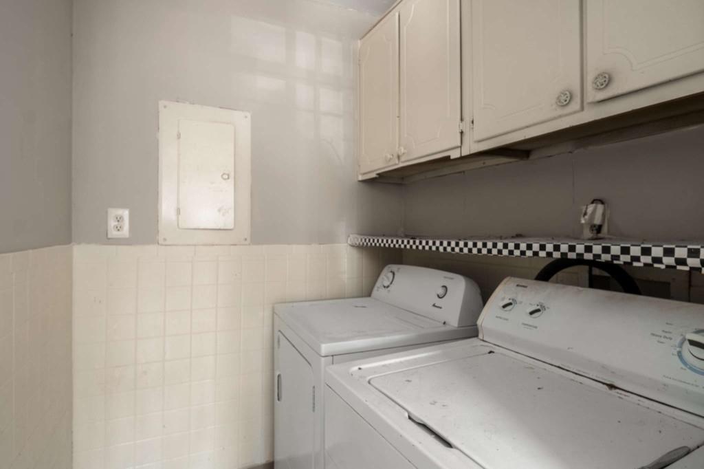3254 Strawberry Lane Decatur, GA 30034 - Photo 13 of 27 a utility room with dryer and washer