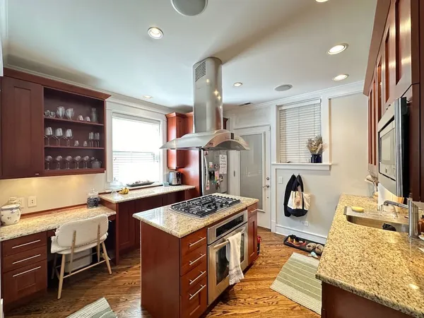$3,795 | 1406 West Cornelia Avenue, Unit 2, Chicago, IL 60657