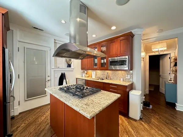 $3,795 | 1406 West Cornelia Avenue, Unit 2, Chicago, IL 60657