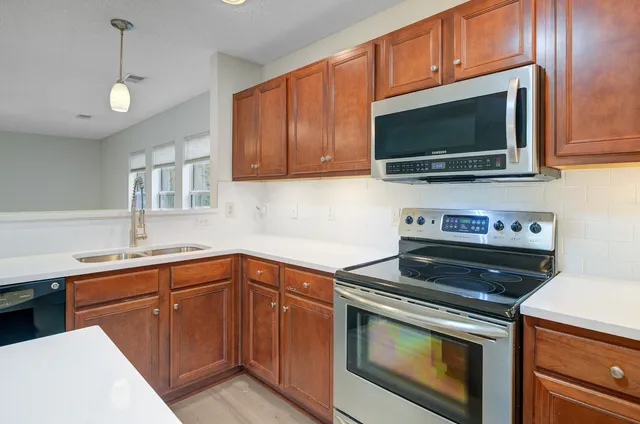 $325,000 | 8741 Hayden Glenn Drive, North Charleston, SC 29406