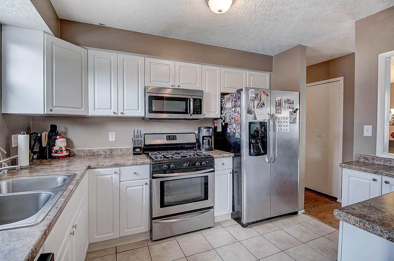 1823 Holly Ridge Road Columbus, OH 43219 - Photo 8 of 32