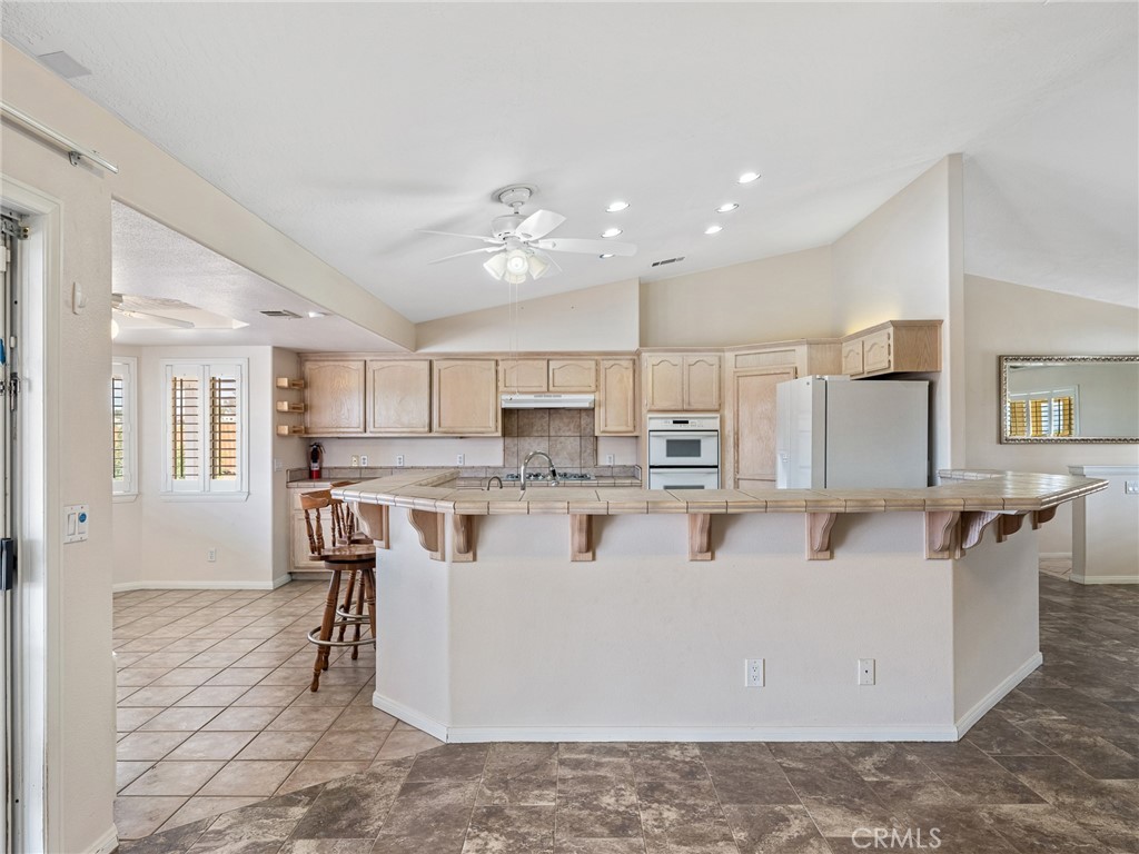 16992 Joshua Road Apple Valley, CA 92307 - Photo 11 of 57