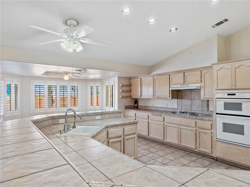 16992 Joshua Road Apple Valley, CA 92307 - Photo 12 of 57