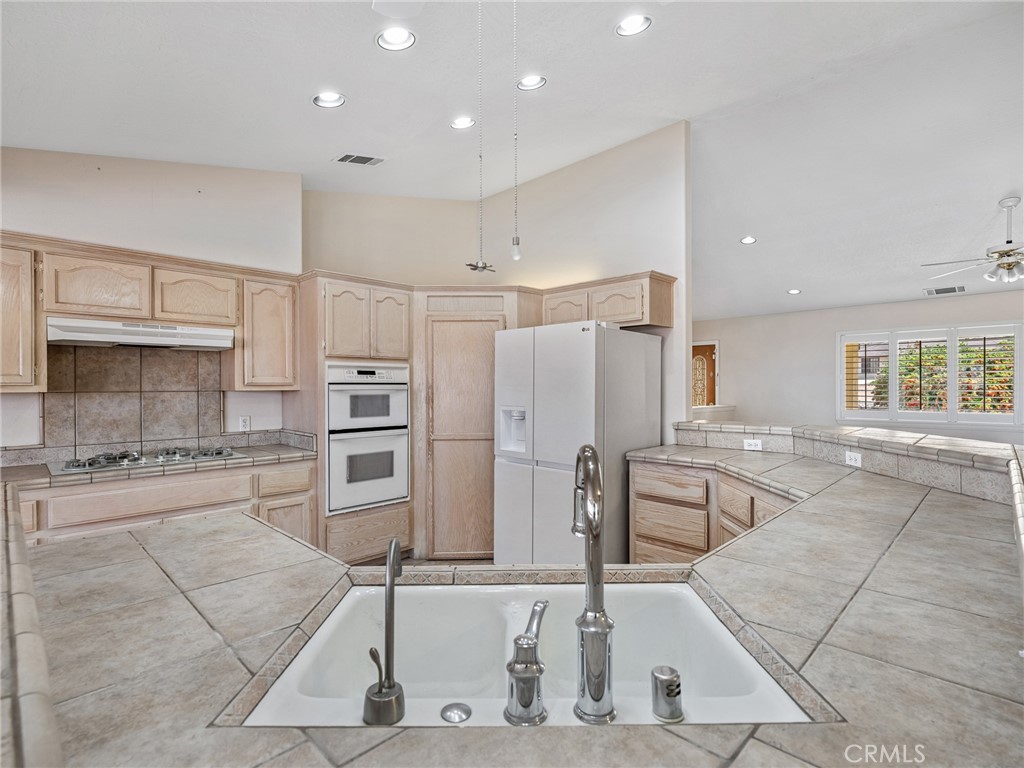 16992 Joshua Road Apple Valley, CA 92307 - Photo 14 of 57