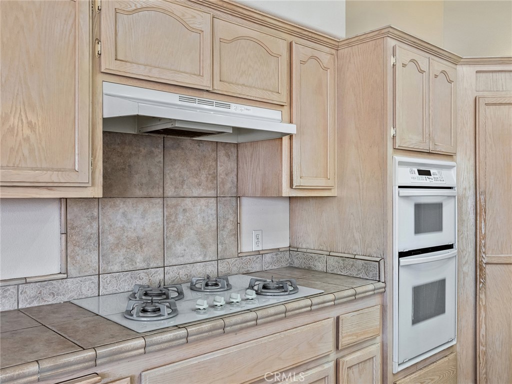 16992 Joshua Road Apple Valley, CA 92307 - Photo 18 of 57