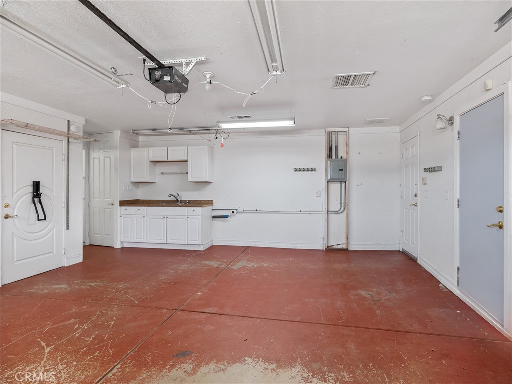 16992 Joshua Road Apple Valley, CA 92307 - Photo 23 of 57