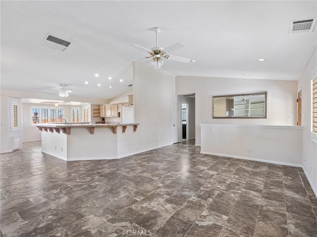 16992 Joshua Road Apple Valley, CA 92307 - Photo 4 of 57