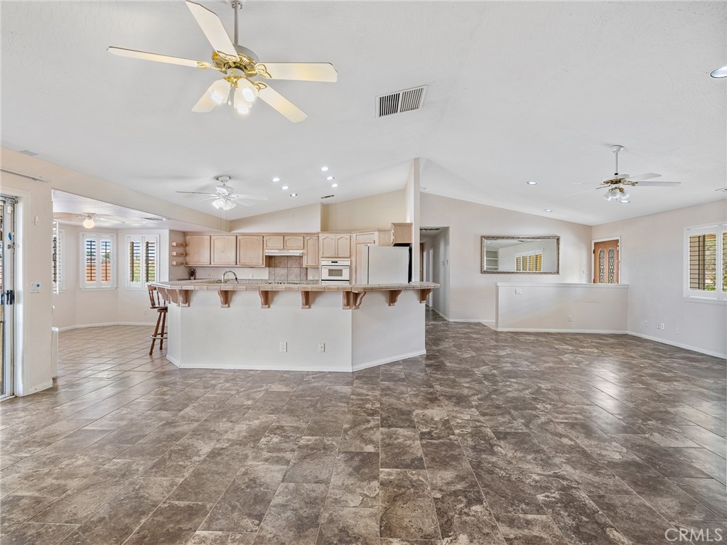 16992 Joshua Road Apple Valley, CA 92307 - Photo 9 of 57