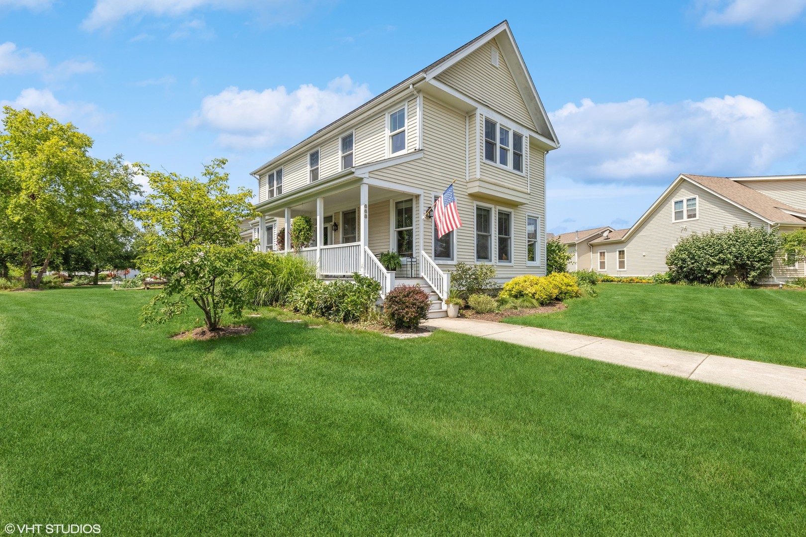668 Indian Path Road Grayslake, IL 60030 - Photo 2 of 55 Gallery Image 2