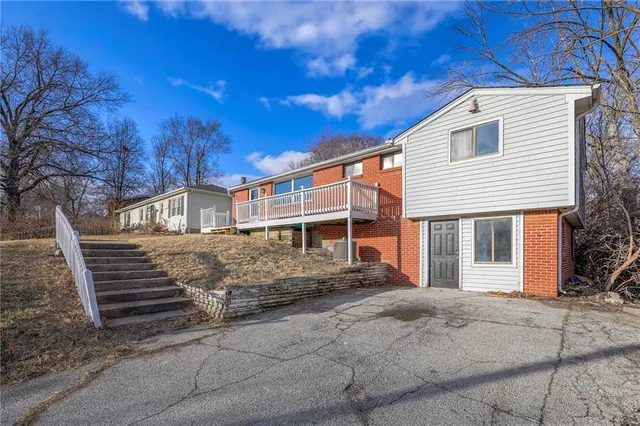 $245,500 | 230 Northeast Evansdale Road, Kansas City, MO 64116