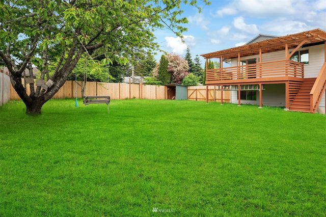 a view of a house with a backyard