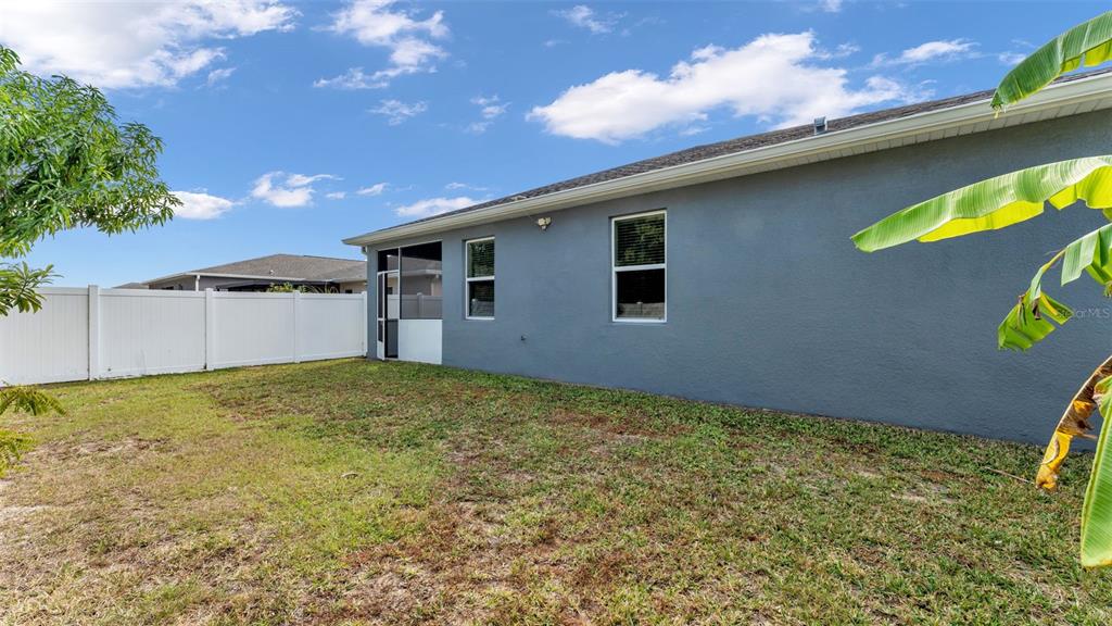 244 Pershing Street Bartow, FL 33830 - Photo 30 of 32 a backyard of a house