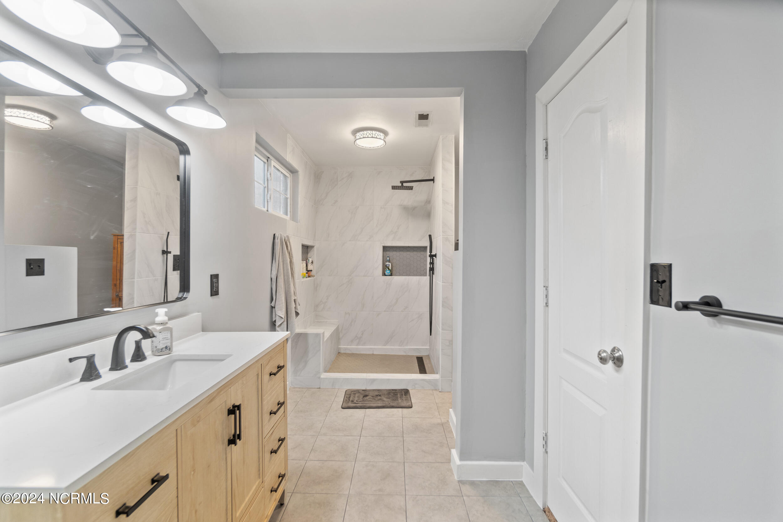 192 Eagle Creek Road Moyock, NC 27958 - Photo 23 of 41 Primary Bathroom