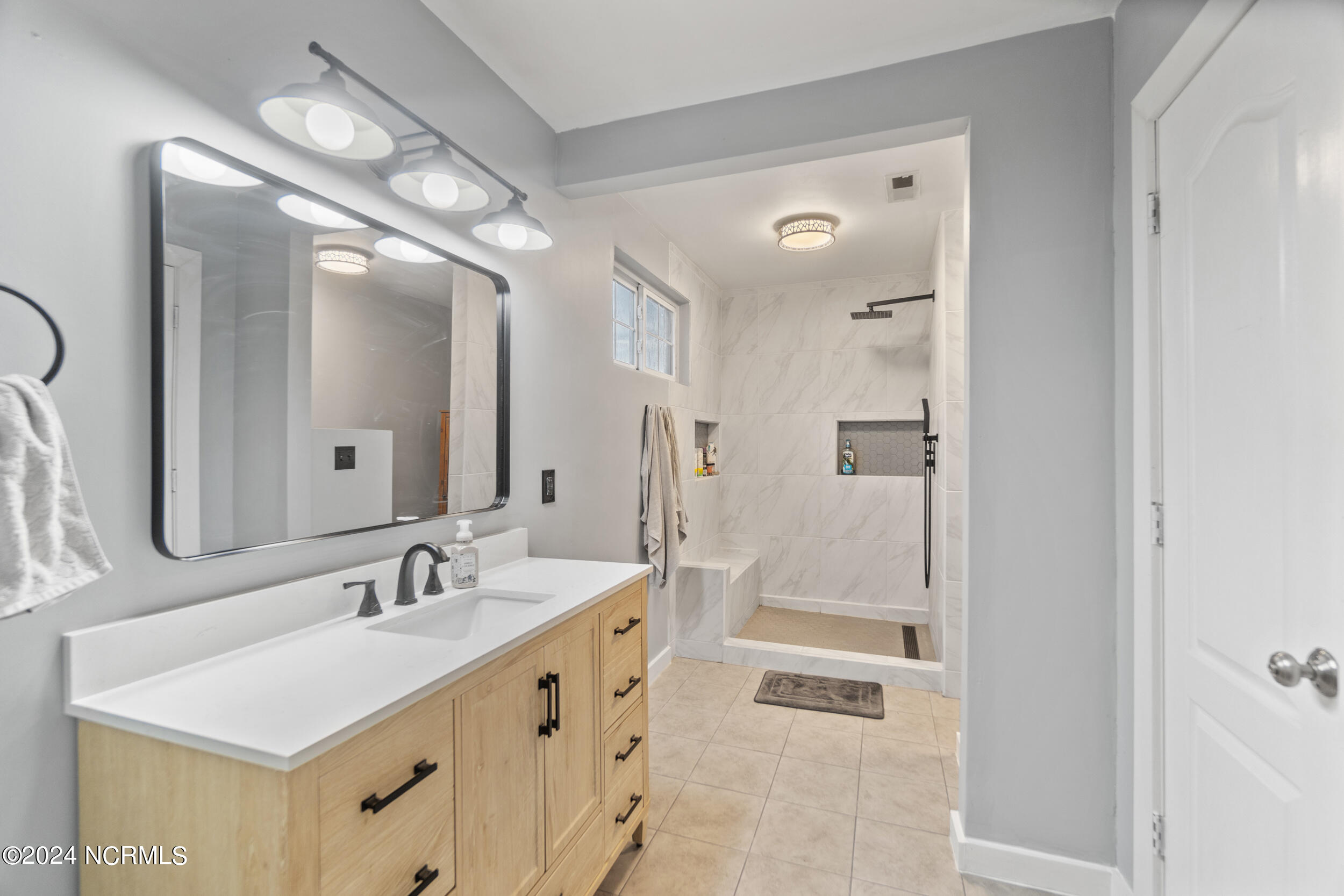192 Eagle Creek Road Moyock, NC 27958 - Photo 25 of 41 Primary Bathroom