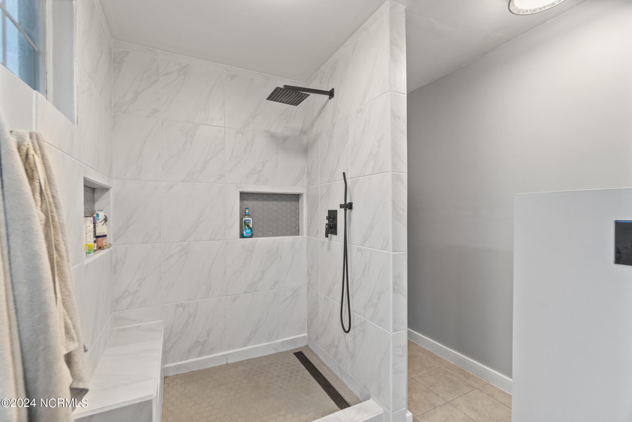 192 Eagle Creek Road Moyock, NC 27958 - Photo 26 of 41 Primary shower