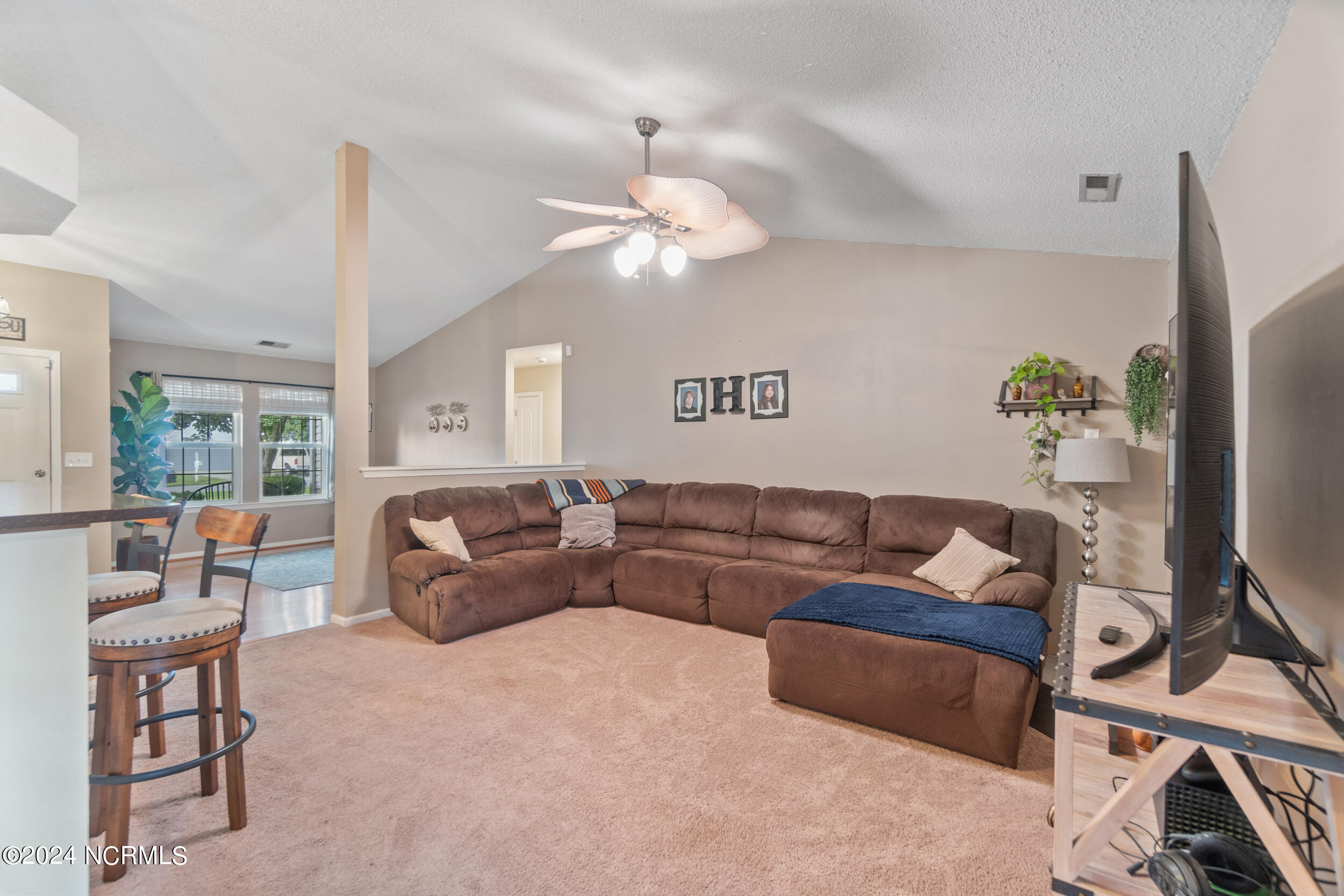 192 Eagle Creek Road Moyock, NC 27958 - Photo 10 of 41 Living Room