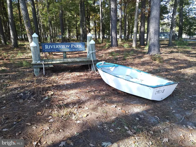 a view of a wooden bench sitting in backyard