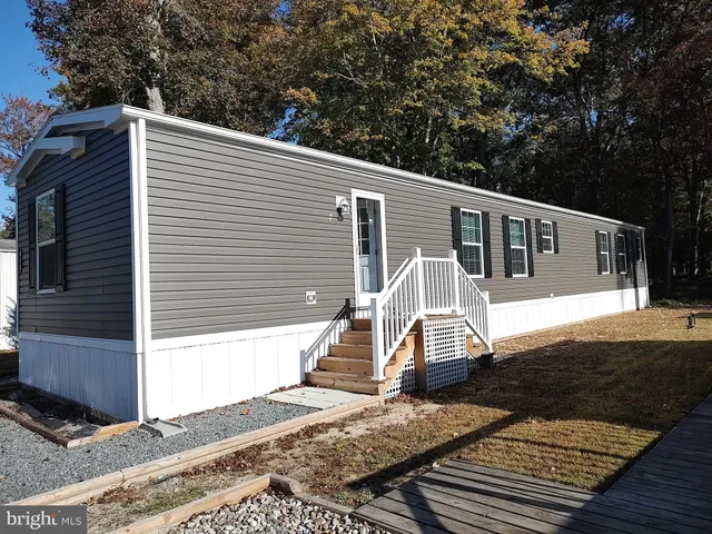a view of a back yard of the house