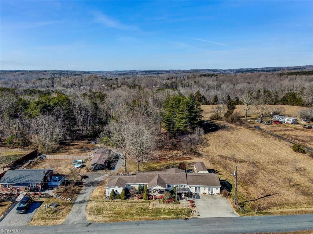 340 Floyd Road Eden, NC 27288 - Photo 3 of 43 Gallery Image 3