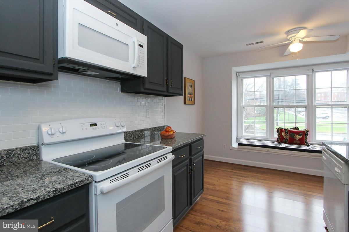 6720 Hillandale Road, Unit 15 Chevy Chase, MD 20815 - Photo 7 of 26 Abundant light-filled Eat-in Area