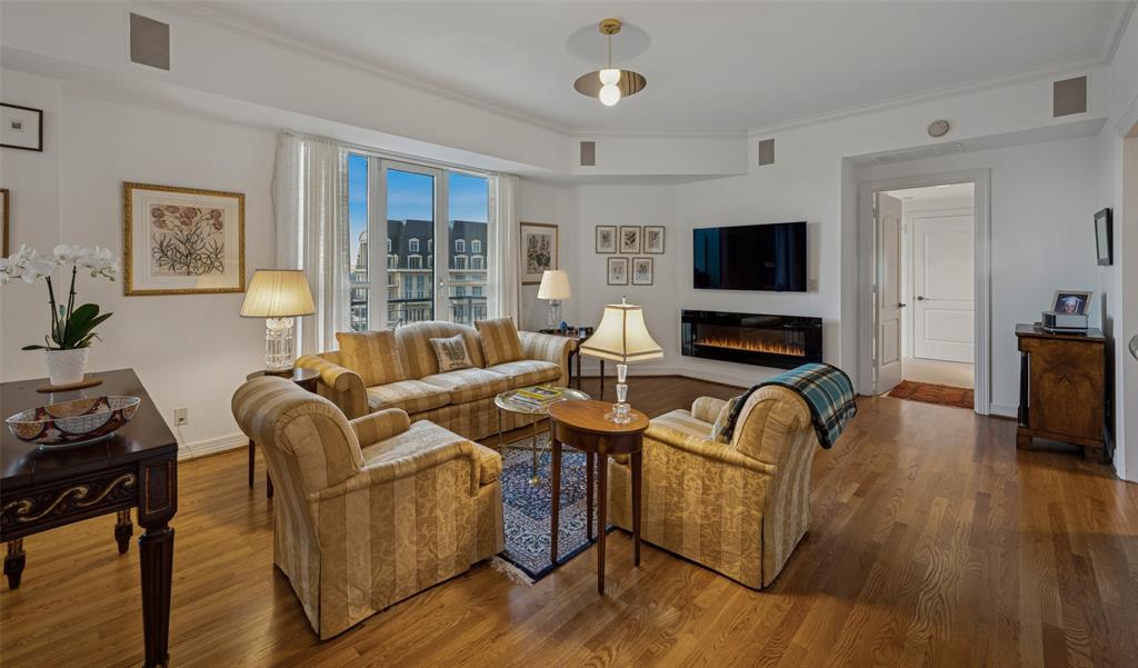 3401 Lee Parkway, Unit 2106 Dallas, TX 75219 - Photo 2 of 34 a living room with furniture and a flat screen tv