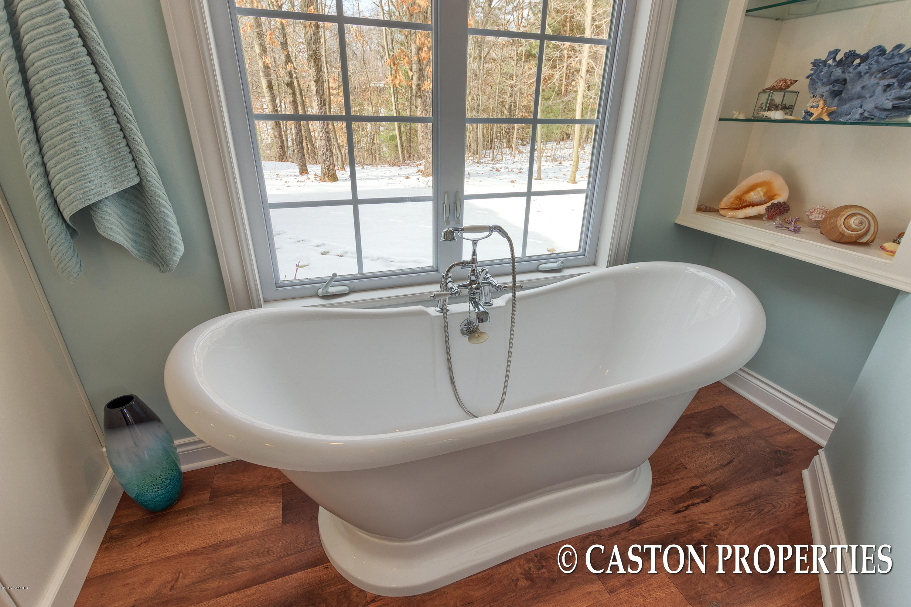 7699 Cascade Road Southeast Grand Rapids, MI 49546 - Photo 24 of 62 19 Soaking Tub
