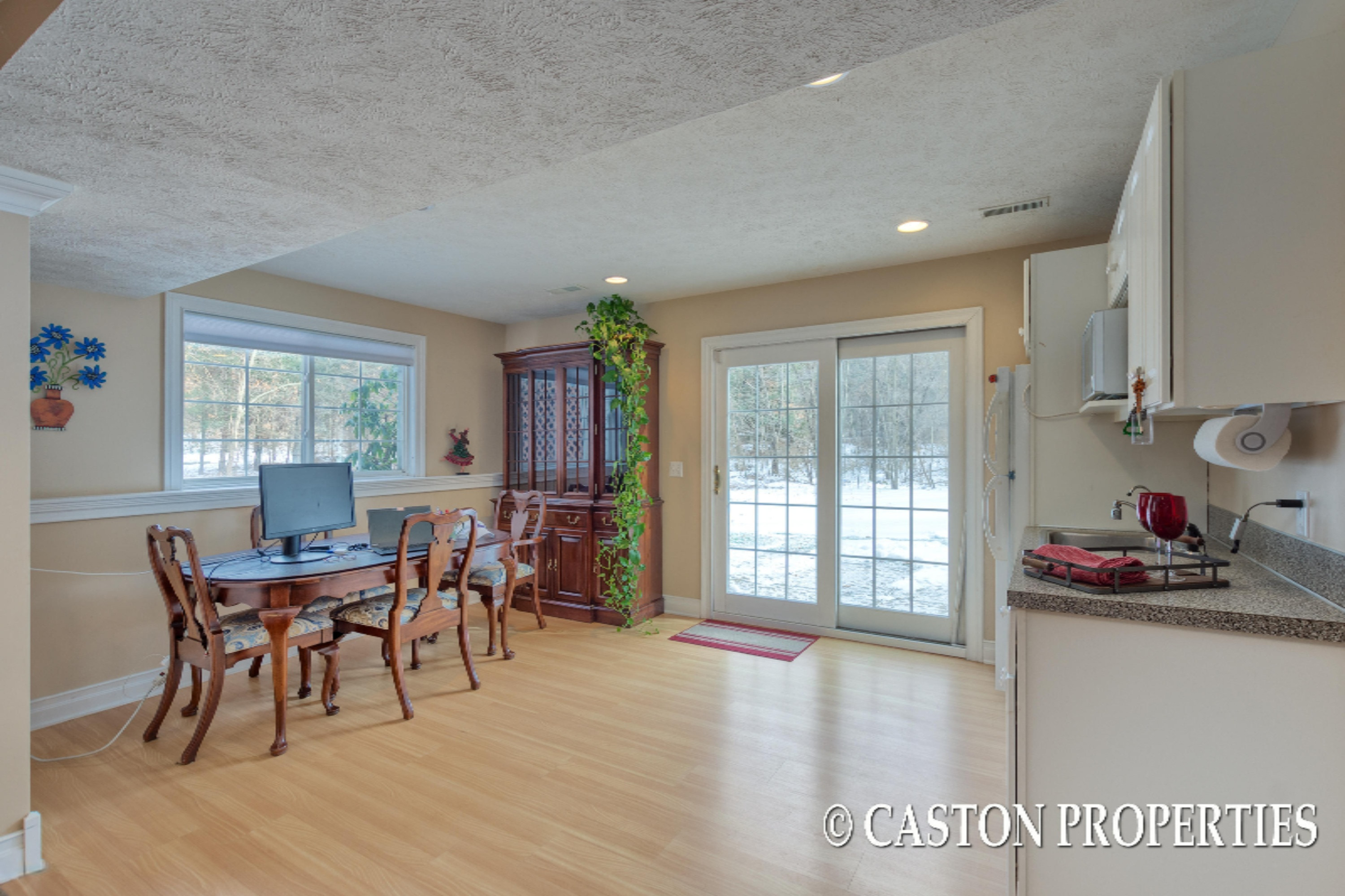 7699 Cascade Road Southeast Grand Rapids, MI 49546 - Photo 36 of 62 36 Family Room Dining Area LL