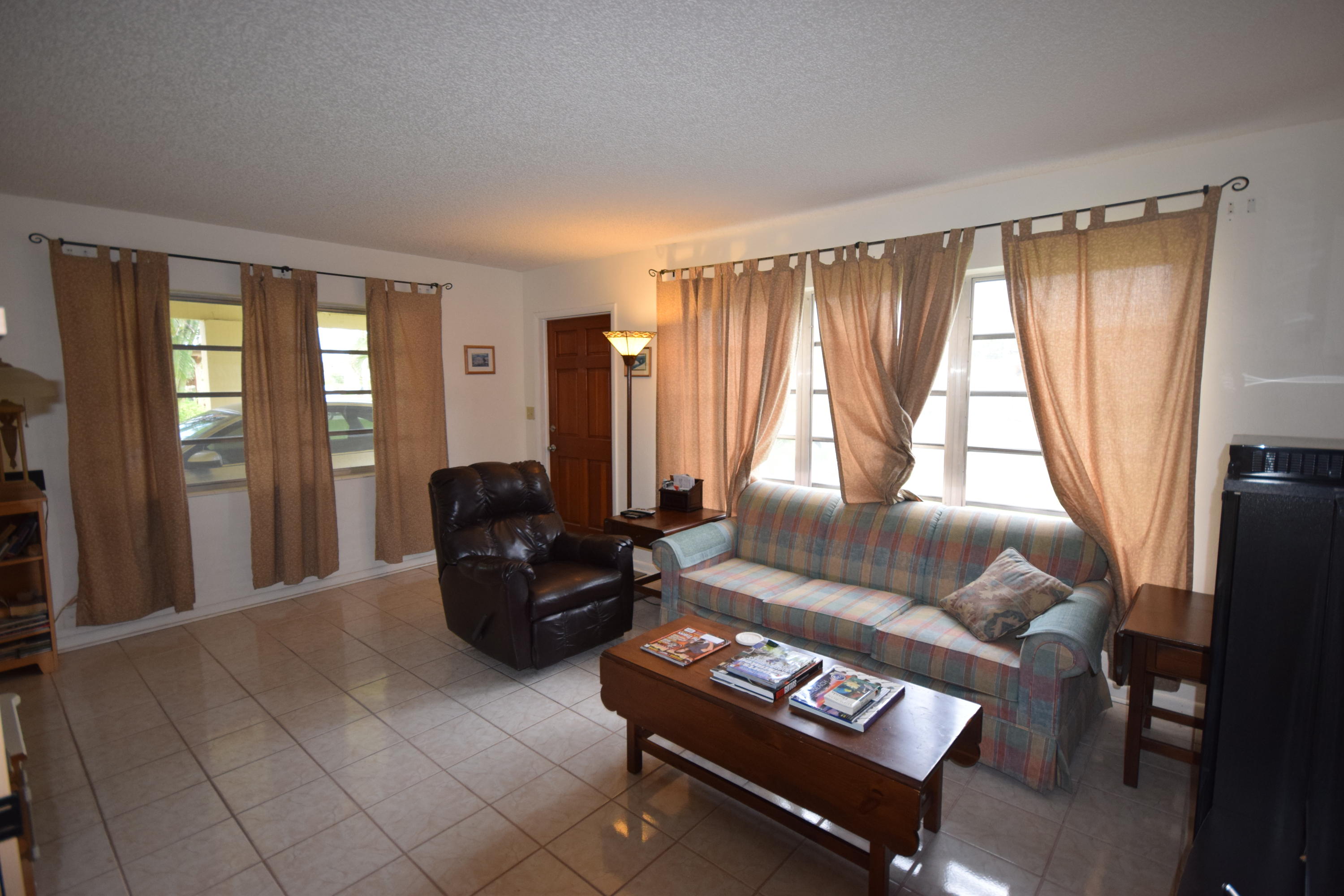 290 Northeast 28th Road Boca Raton, FL 33431 - Photo 7 of 17 DSC_0855