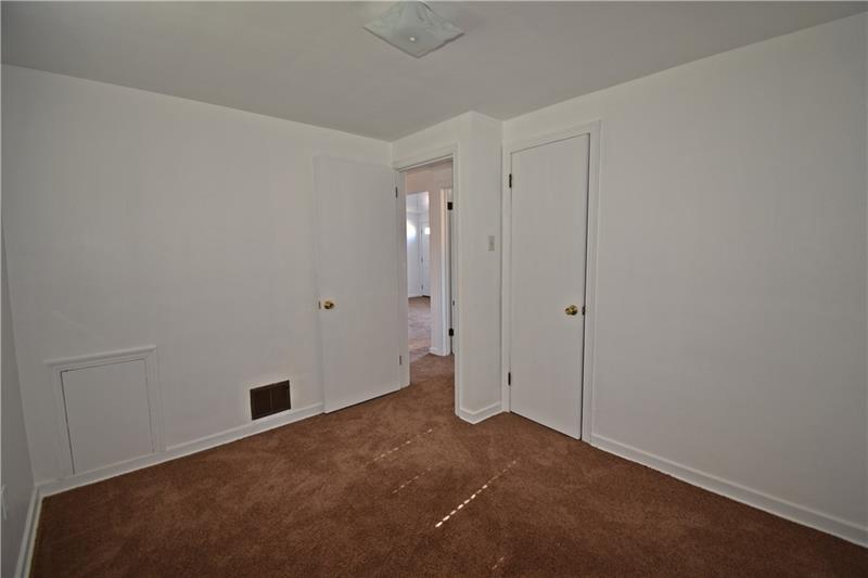 432 Pearce Road Pittsburgh, PA 15234 - Photo 11 of 12