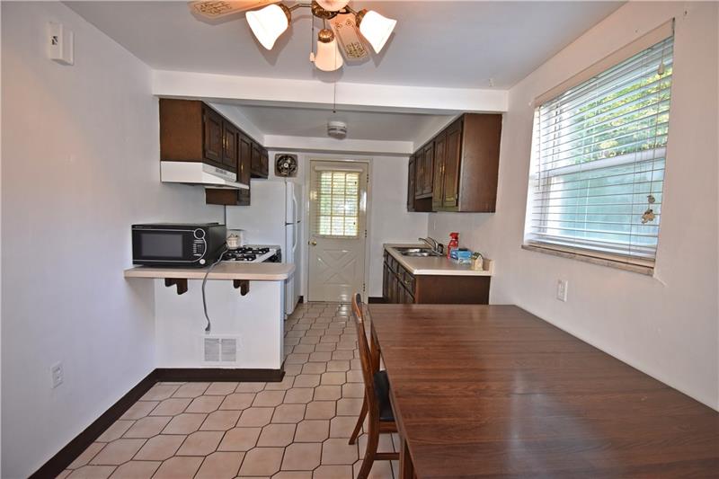 432 Pearce Road Pittsburgh, PA 15234 - Photo 3 of 12