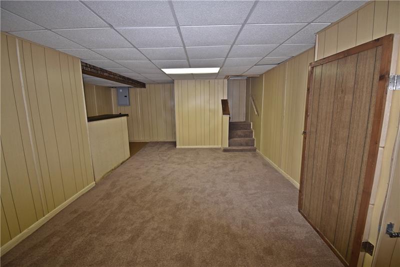 432 Pearce Road Pittsburgh, PA 15234 - Photo 7 of 12