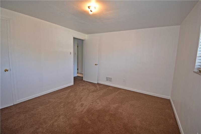 432 Pearce Road Pittsburgh, PA 15234 - Photo 9 of 12