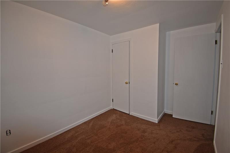 432 Pearce Road Pittsburgh, PA 15234 - Photo 10 of 12