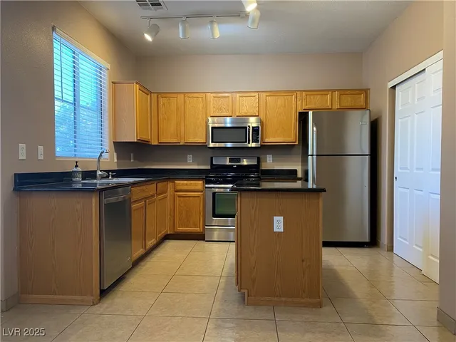 $1,900 | 5680 Arrow Tree Street, Las Vegas, NV 89130