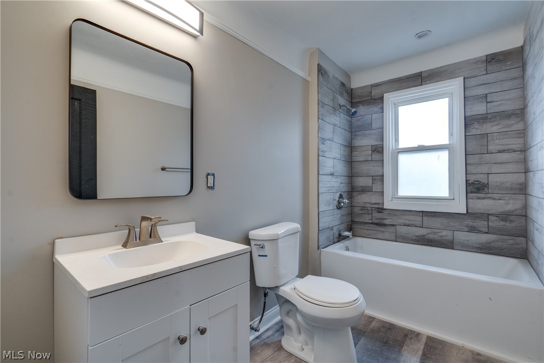 934 Royal Road Cleveland, OH 44110 - Photo 14 of 17 Full Bathroom
