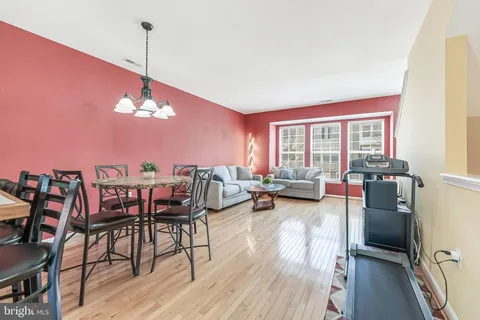 $490,000 | 23097 Fontwell Square, Sterling, VA 20166