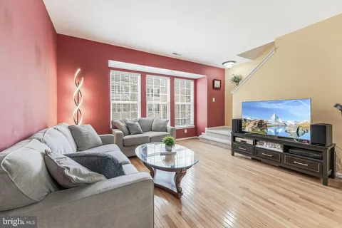 $490,000 | 23097 Fontwell Square, Sterling, VA 20166