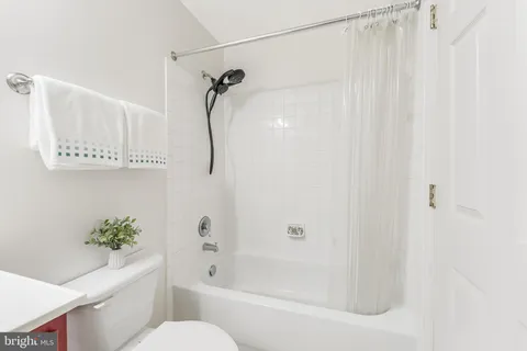 $490,000 | 23097 Fontwell Square, Sterling, VA 20166