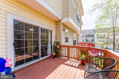 $490,000 | 23097 Fontwell Square, Sterling, VA 20166