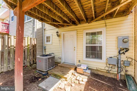 $490,000 | 23097 Fontwell Square, Sterling, VA 20166