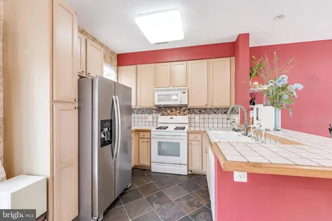 $490,000 | 23097 Fontwell Square, Sterling, VA 20166