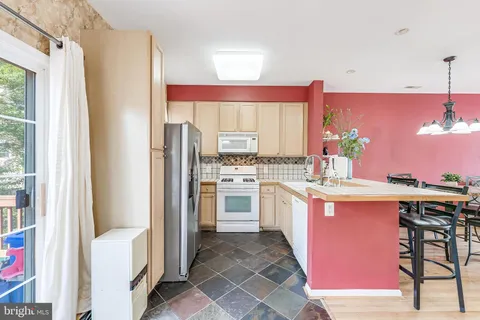 $490,000 | 23097 Fontwell Square, Sterling, VA 20166